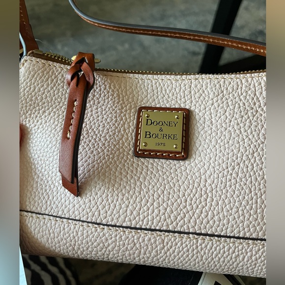 NWT Dooney & Bourke 1975 Izzy Pebble Leather Bag. Color Blush - Picture 3 of 8